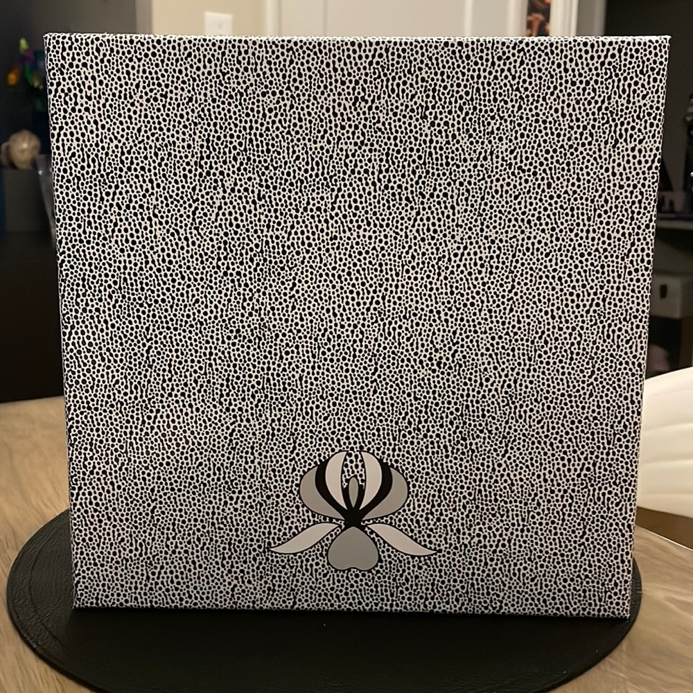 Sisley Paris gift box